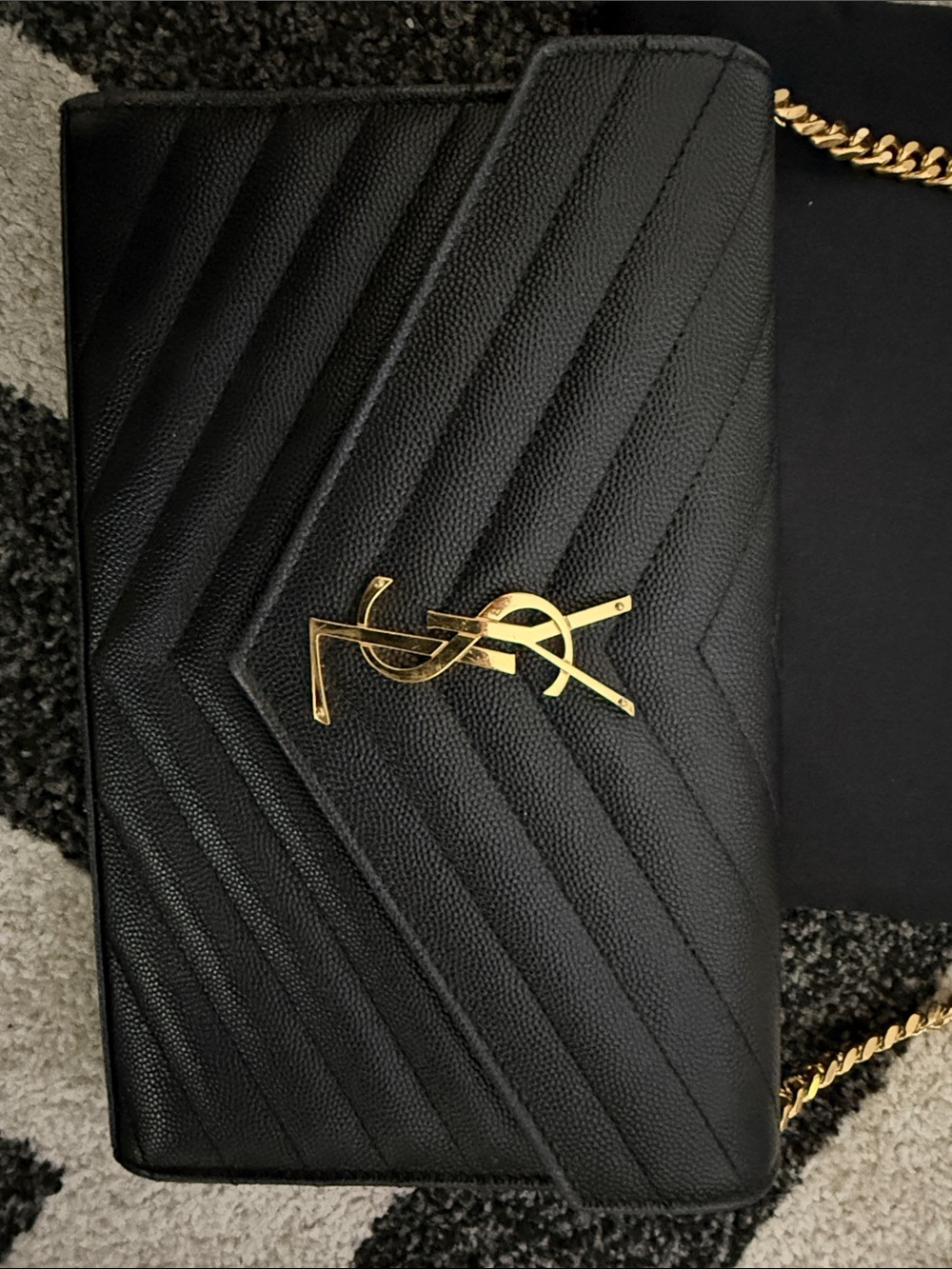 Authentic Saint Laurent Black Quilted Leather Shoulder Bag with Gold Chain &Logo - Picture 3 of 8